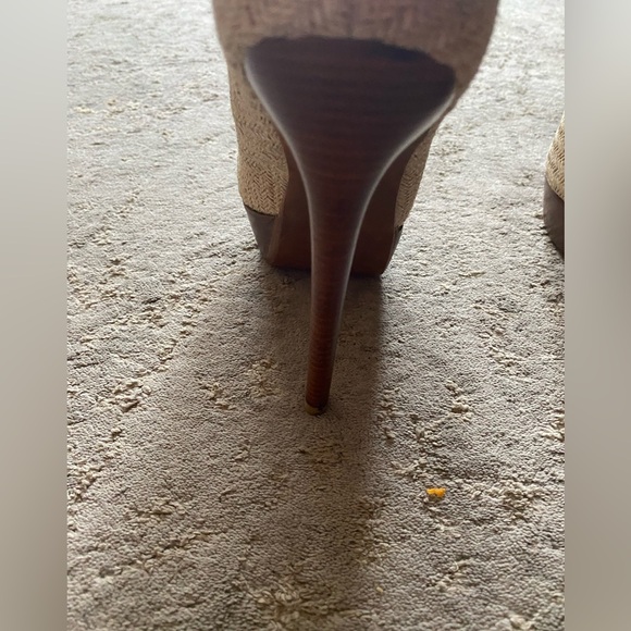 PELLE MODA beige high heels size 7 1/2 - Picture 3 of 14